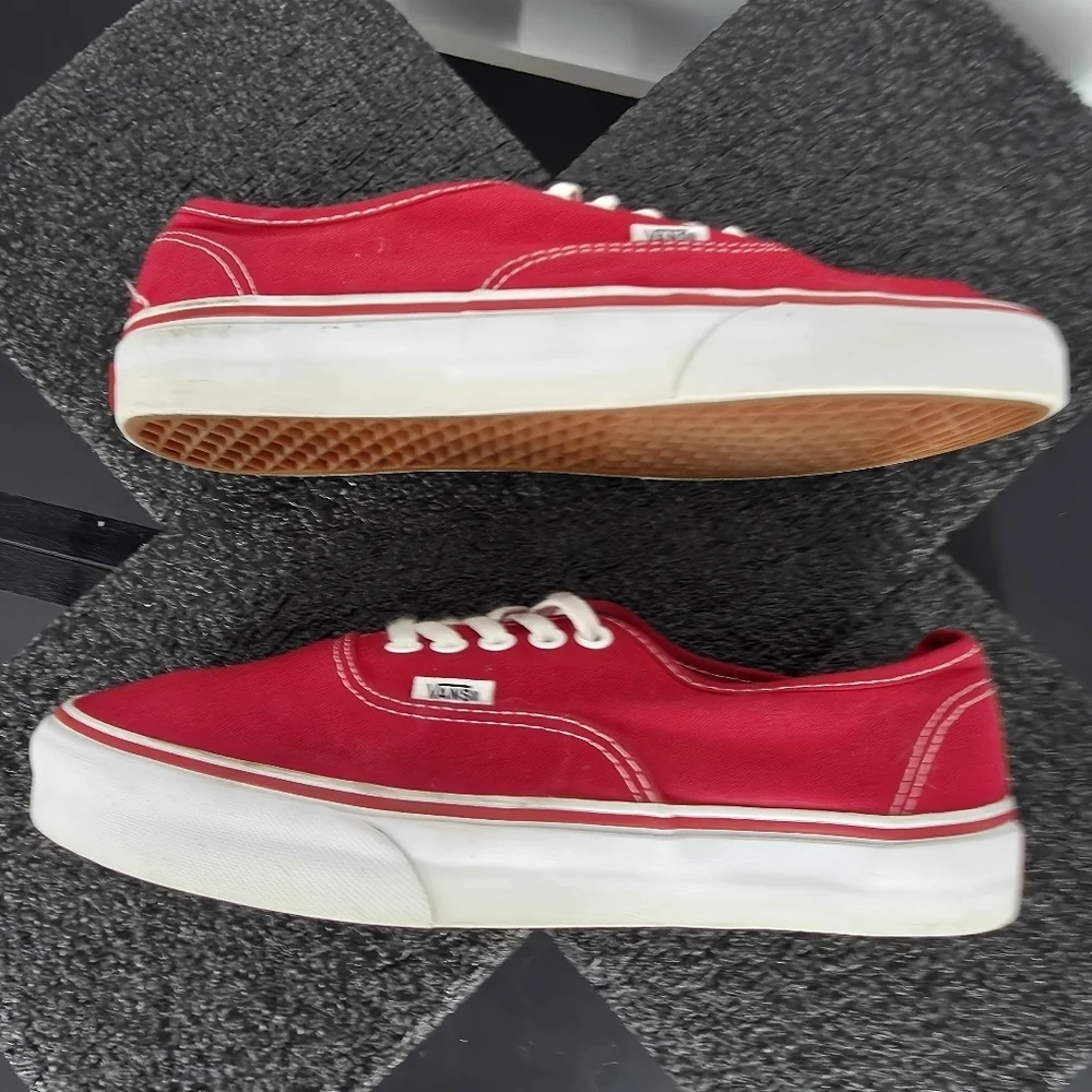 Vans Authentic Red Canvas Low Top Skate Shoes Men's 9 Women's 10.5